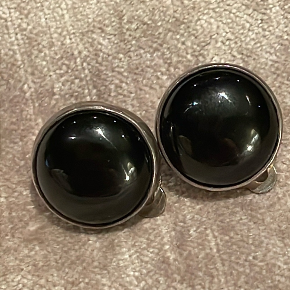 Black Onyx Clip On Earrings Vintage 70’s